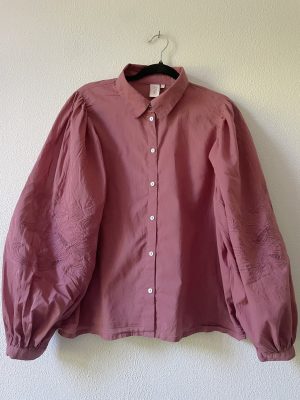 Blouse magenta met geborduurde ballonmouwen (XL)