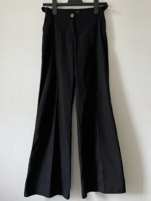 Flared zwarte pantalon met riem (34)